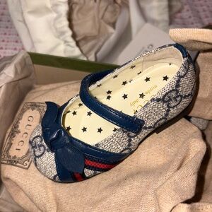 Gucci Baby Shoes in Navy and Cream